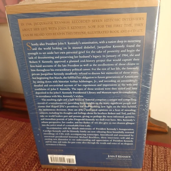 JACQUELINE KENNEDY BOOK - Picture 4 of 6